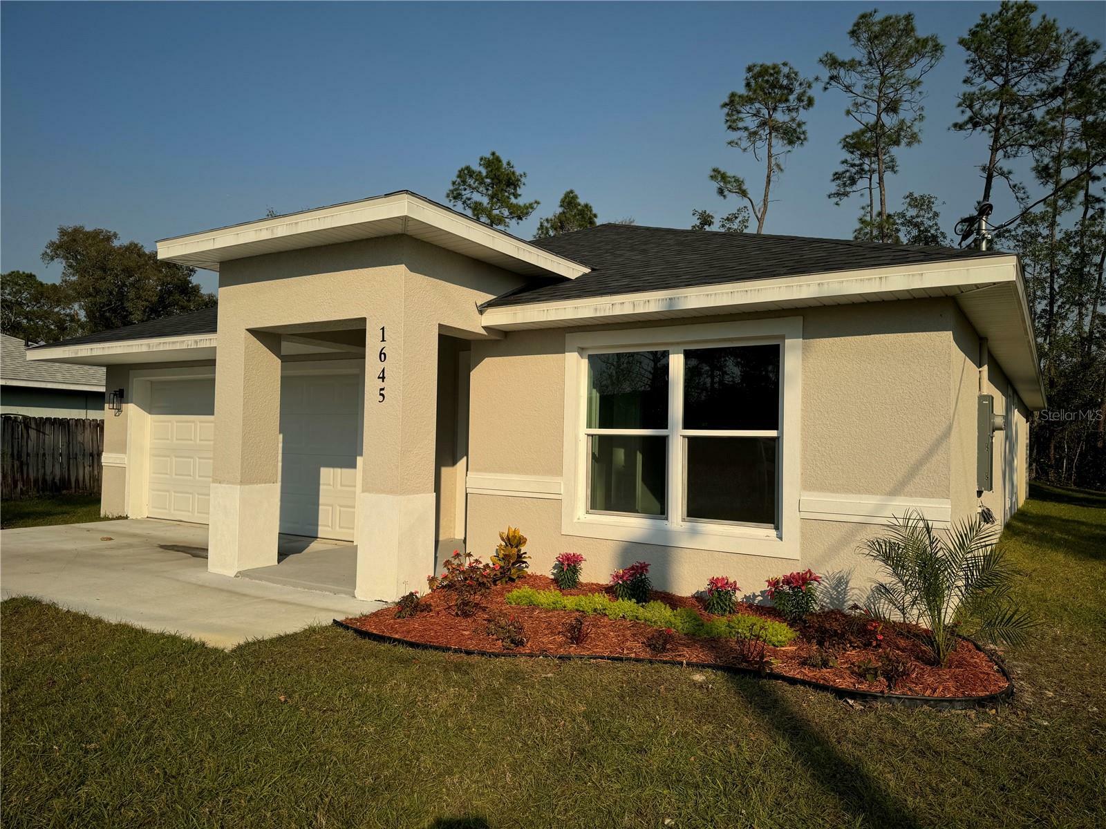 Property Photo:  1645 6th Avenue  FL 32724 