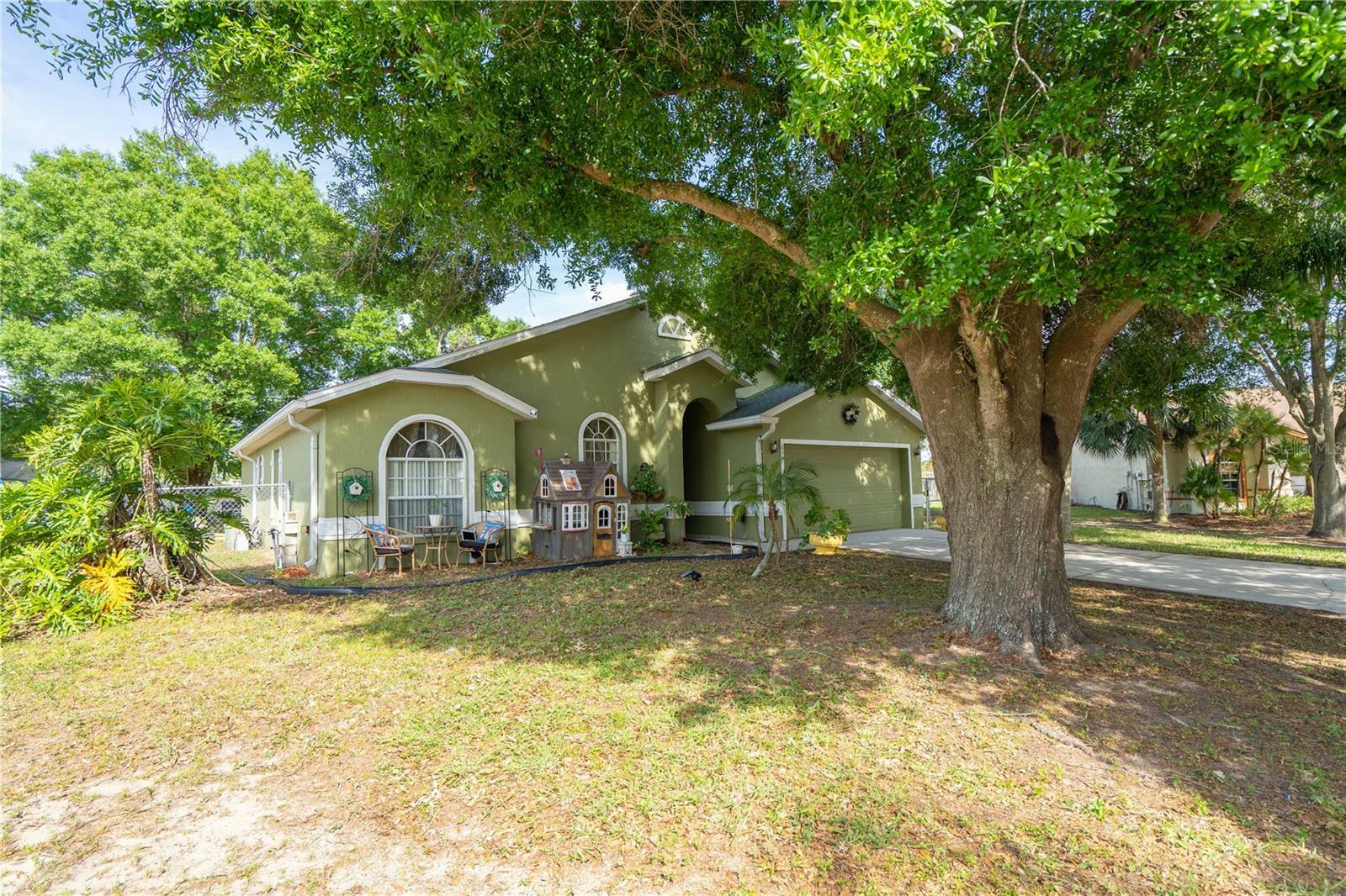 Property Photo: 859 Hunt Circle FL 33853