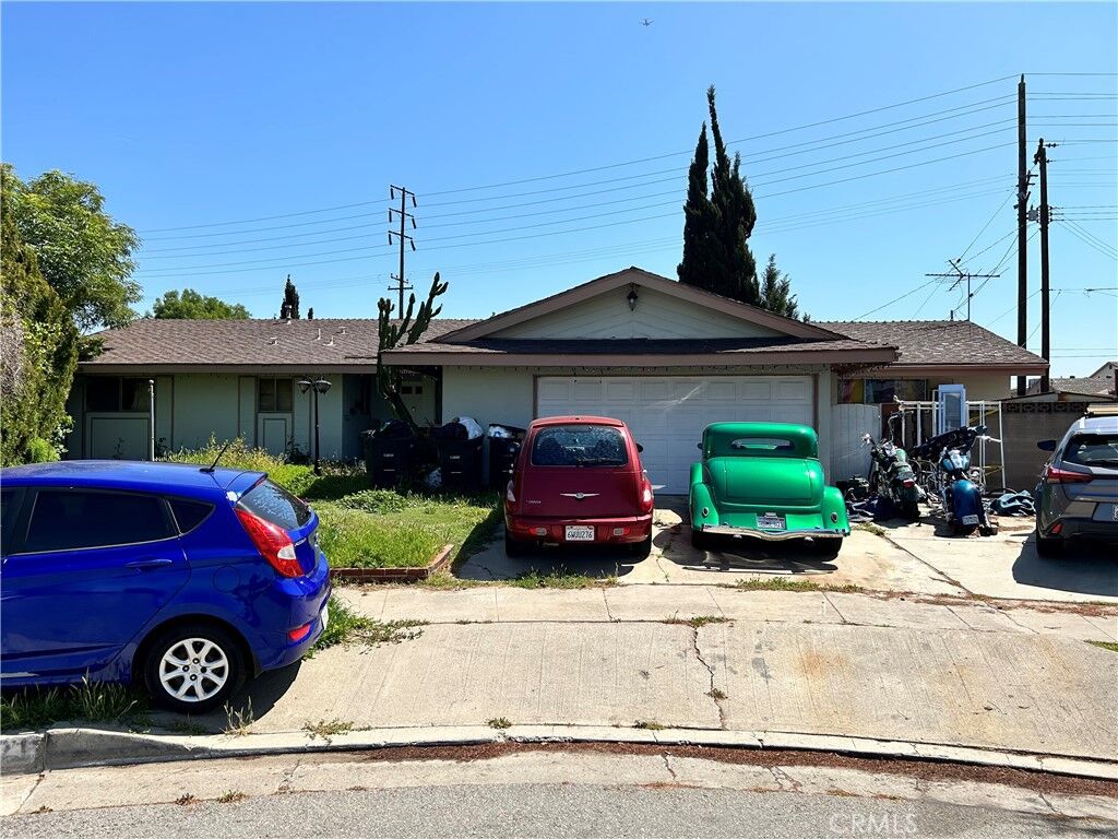 Property Photo:  2621 N Ashwood Street  CA 92865 