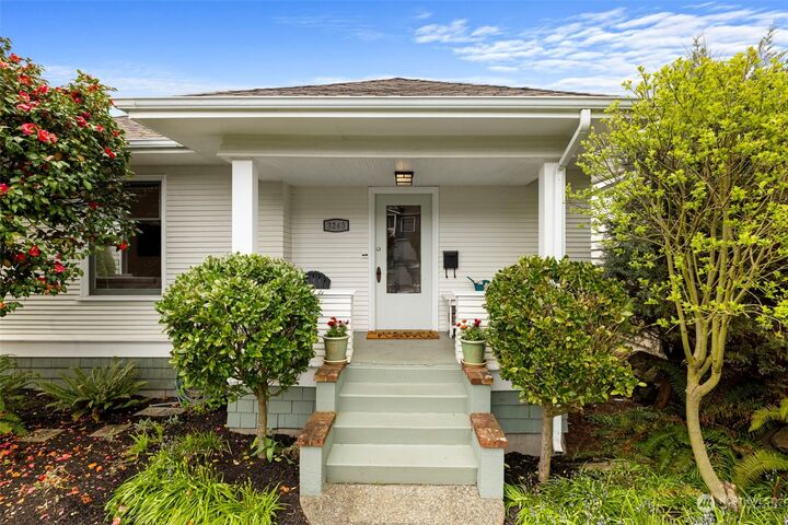 Property Photo: 3243 13th Avenue W WA 98119