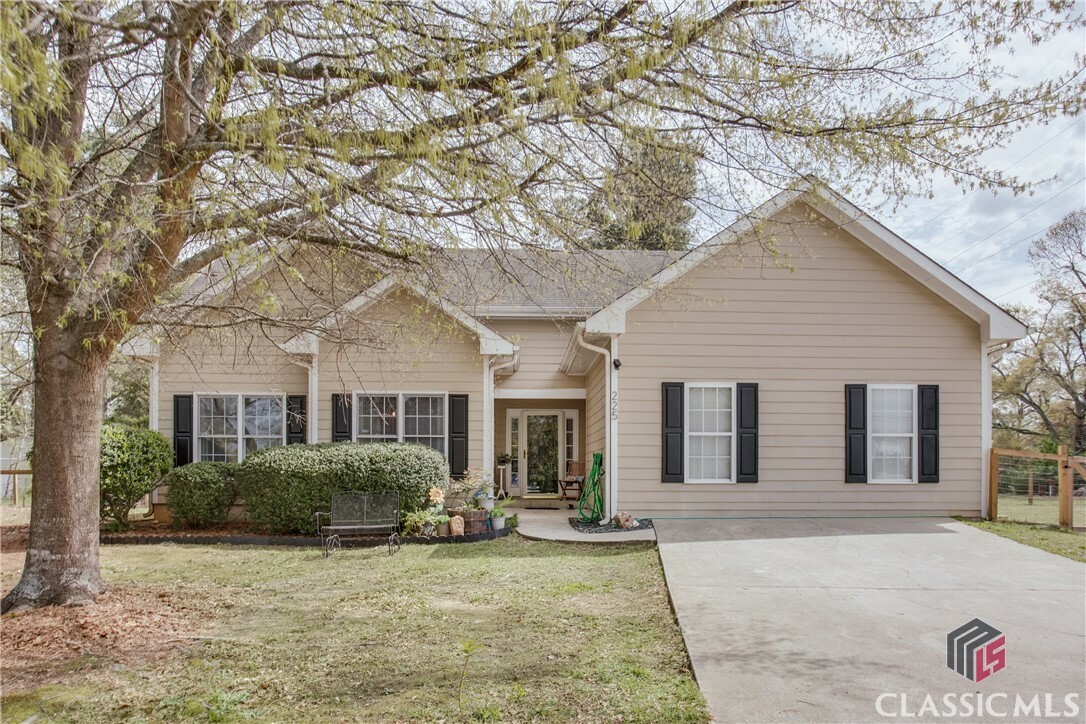 Property Photo:  225 Camelot Drive  GA 30606 