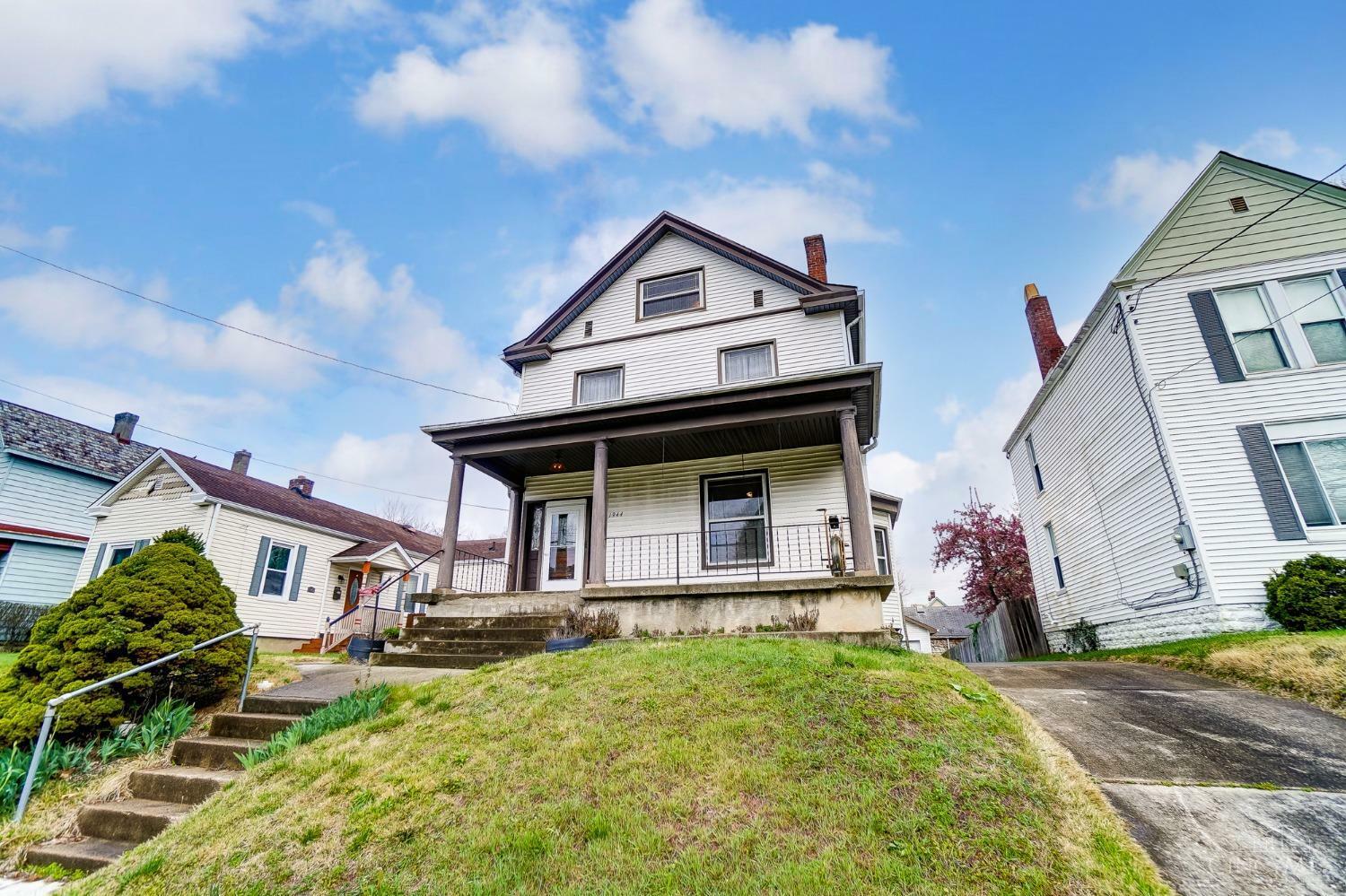 Property Photo:  1944 Maple Avenue  OH 45212 