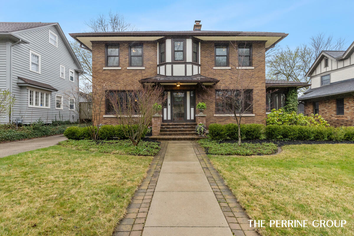 Property Photo:  555 Rosewood Avenue SE  MI 49506 