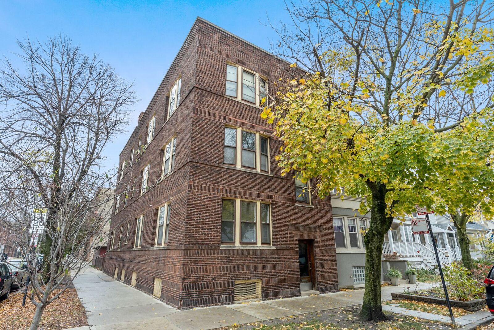 Property Photo: 3459 N Paulina Street 2 IL 60657