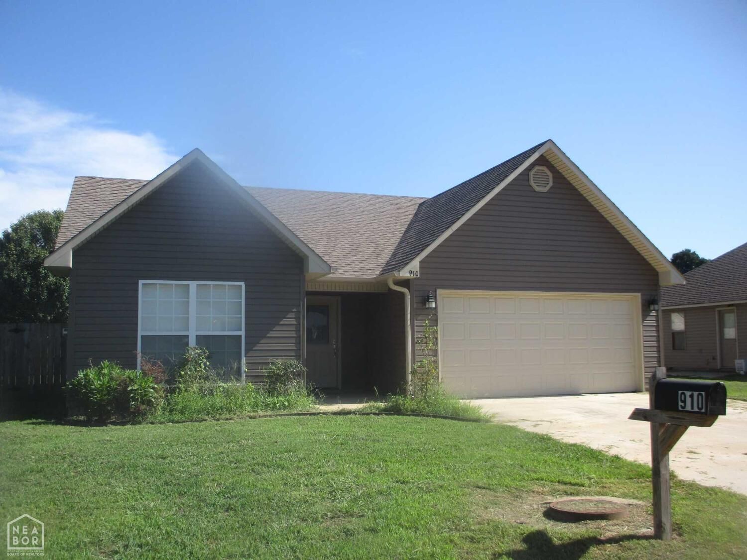 Property Photo:  910 Silverleaf Cove  AR 72416 