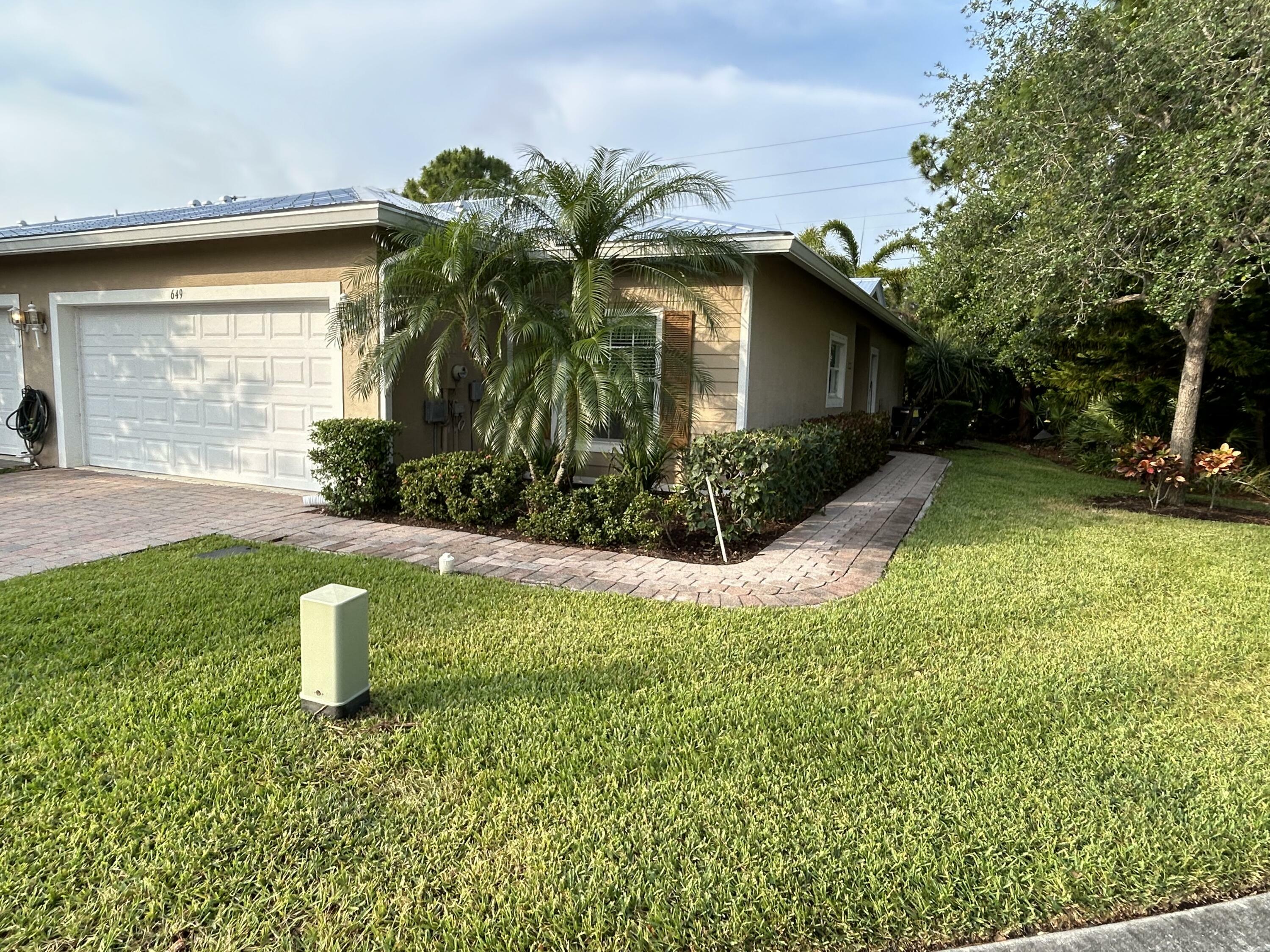 Property Photo:  649 NE Bent Paddle Lane  FL 34983 