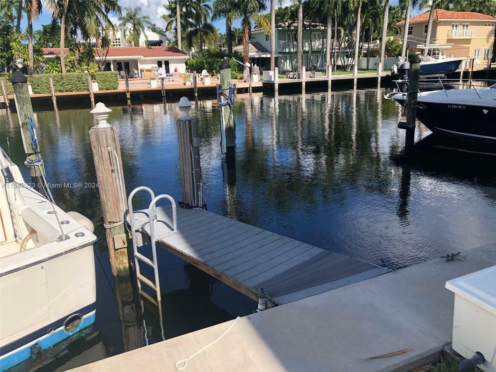 Property Photo:  76 Isle Of Venice Dock 4  FL 33301 