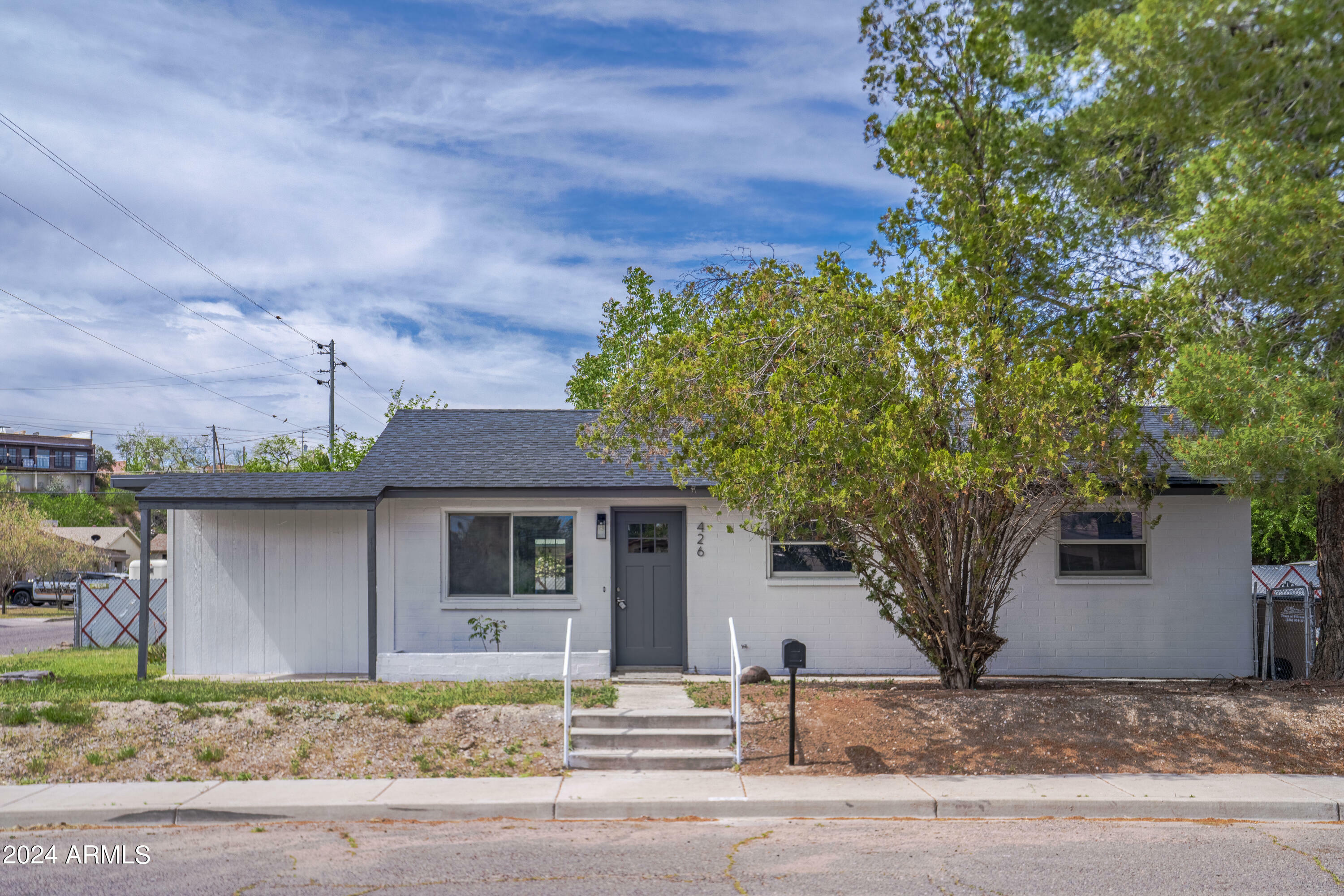 Property Photo:  426 N Jackson Street  AZ 85390 