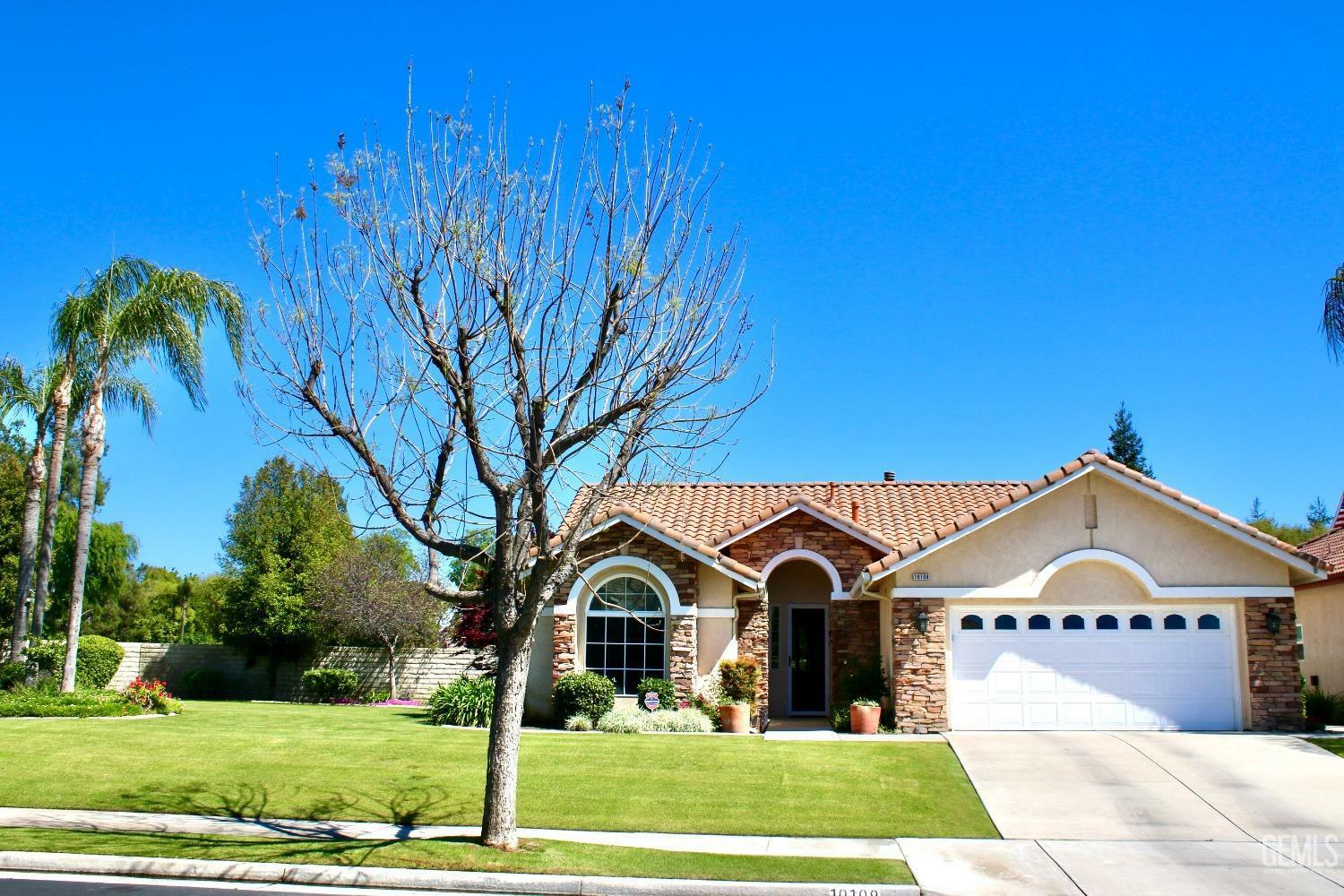 Property Photo:  10109 Dutch Iris Drive  CA 93311 