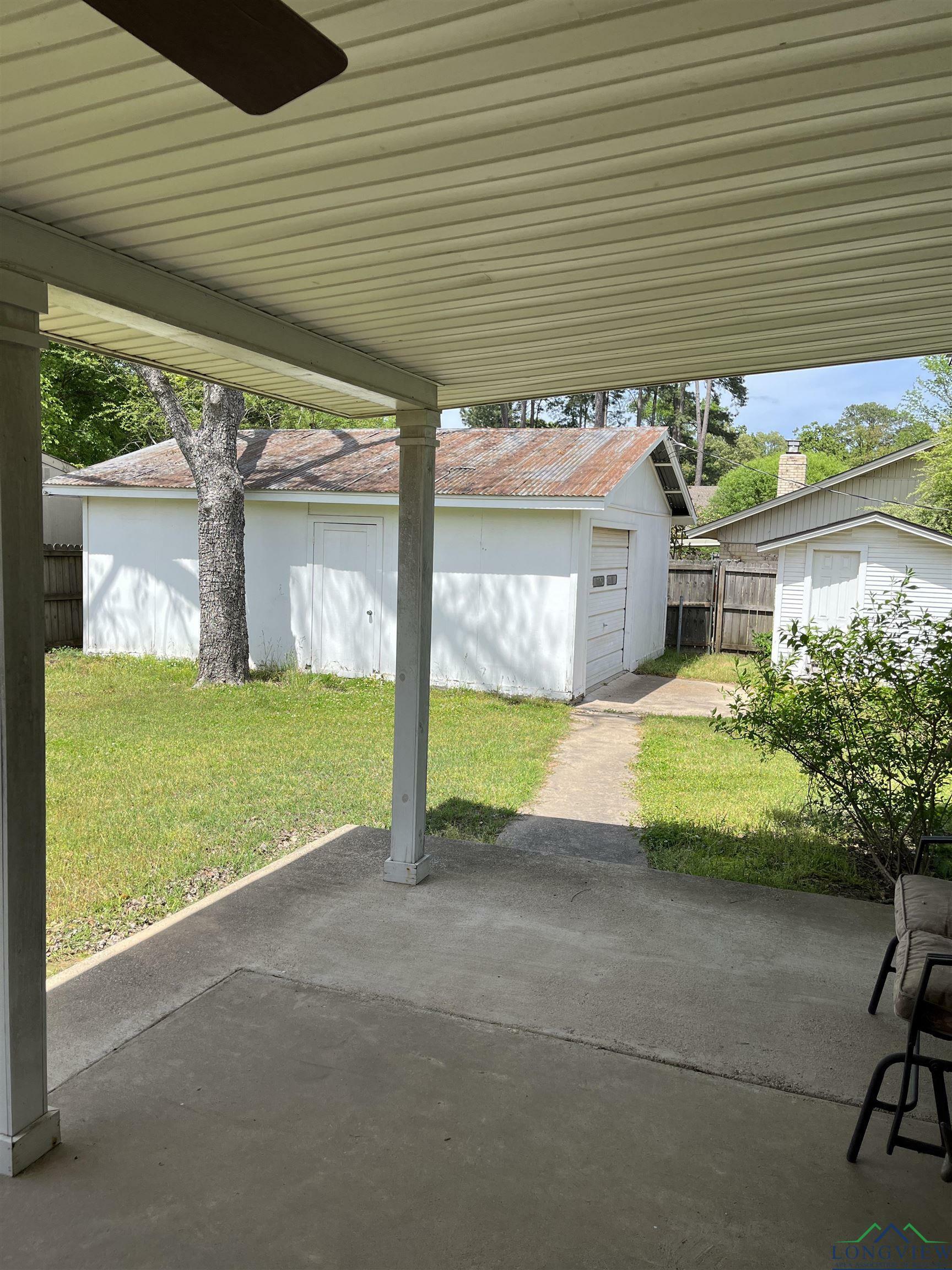 Property Photo:  409 E Whelan  TX 75657 