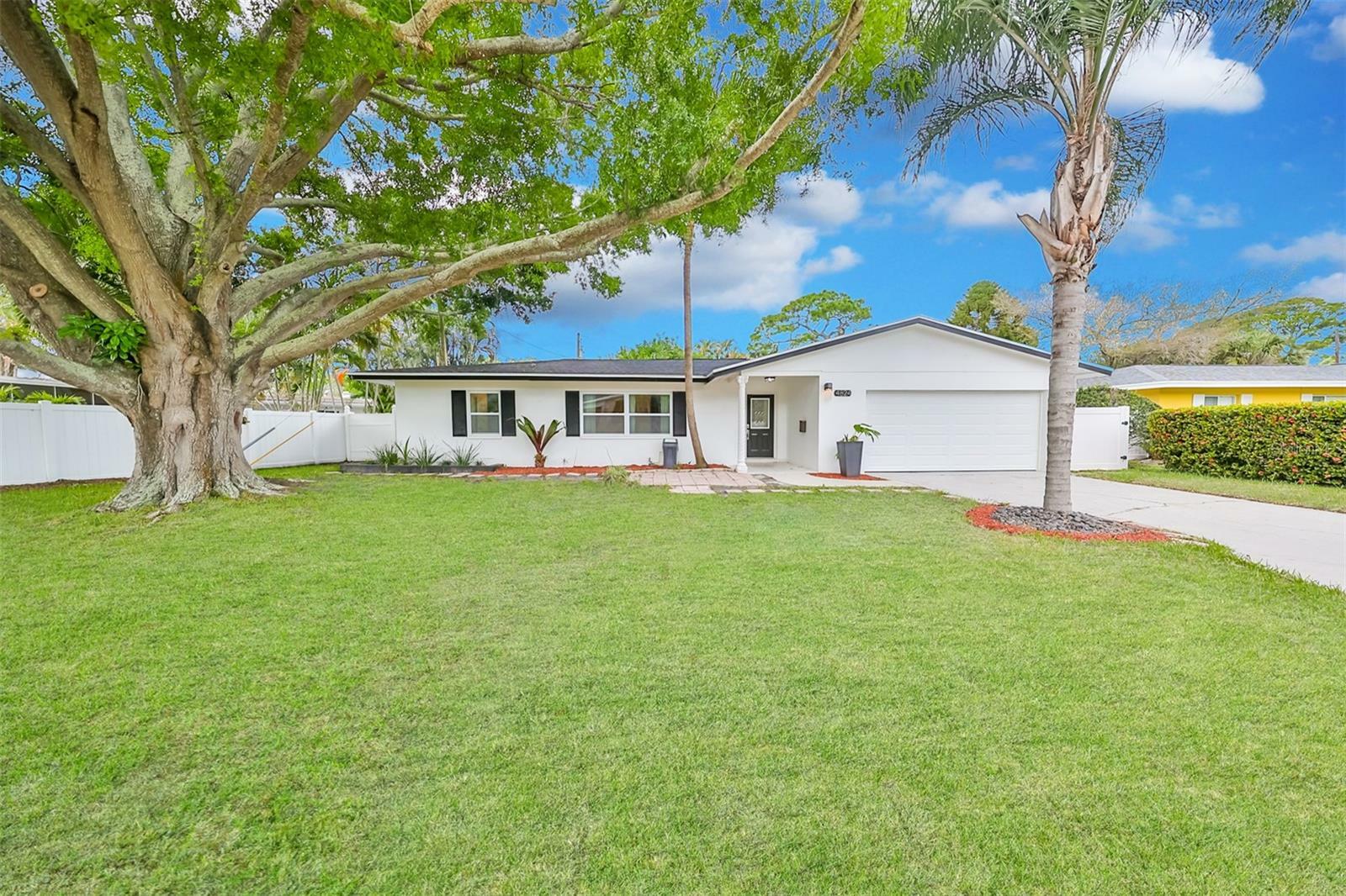 Property Photo:  4824 Huntington Street NE  FL 33703 