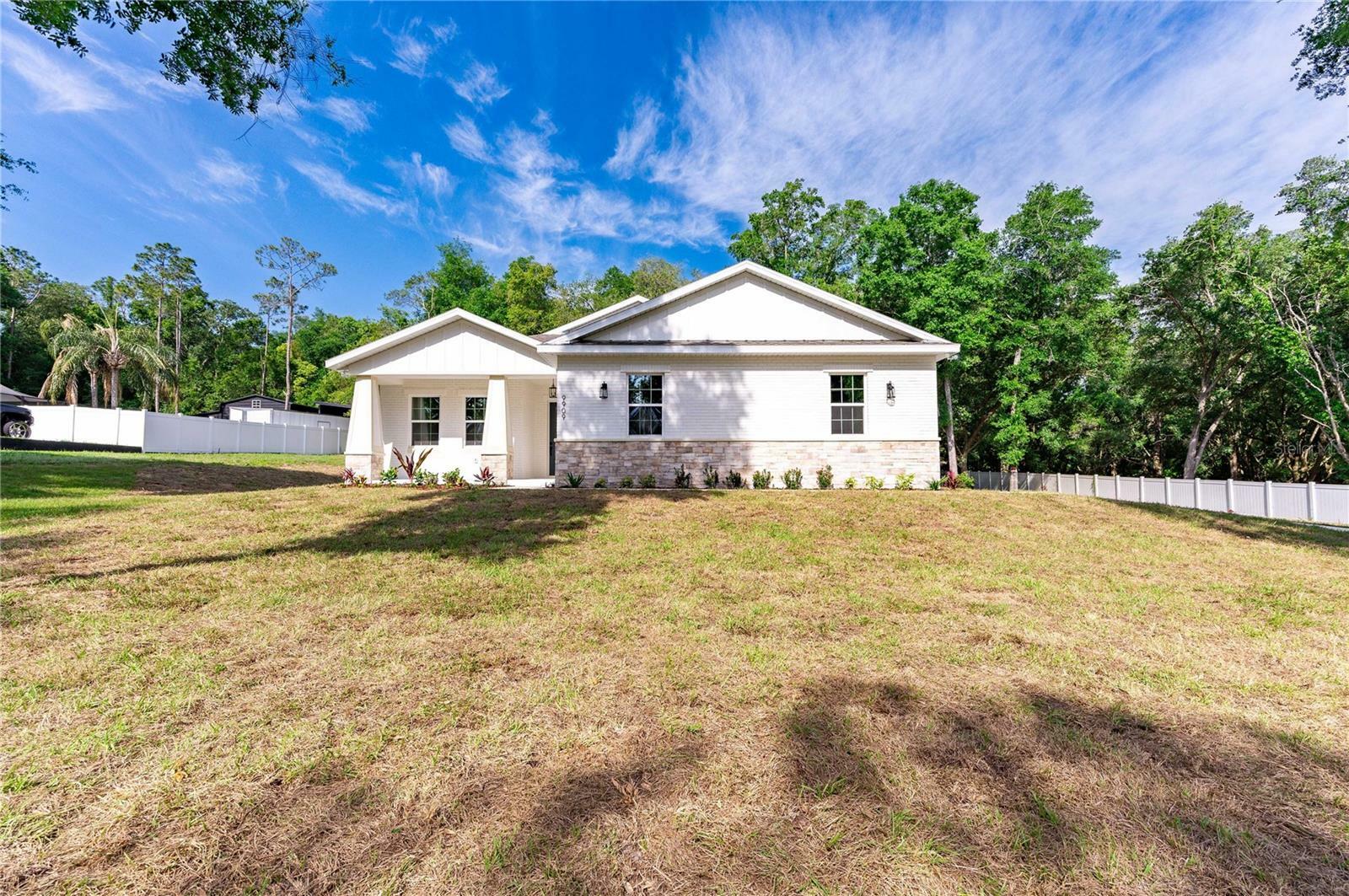 Property Photo:  9909 Pine Leaf Ln  FL 33525 