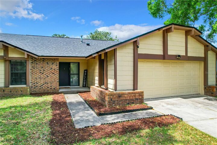 Property Photo: 966 Logenberry Trail FL 32708