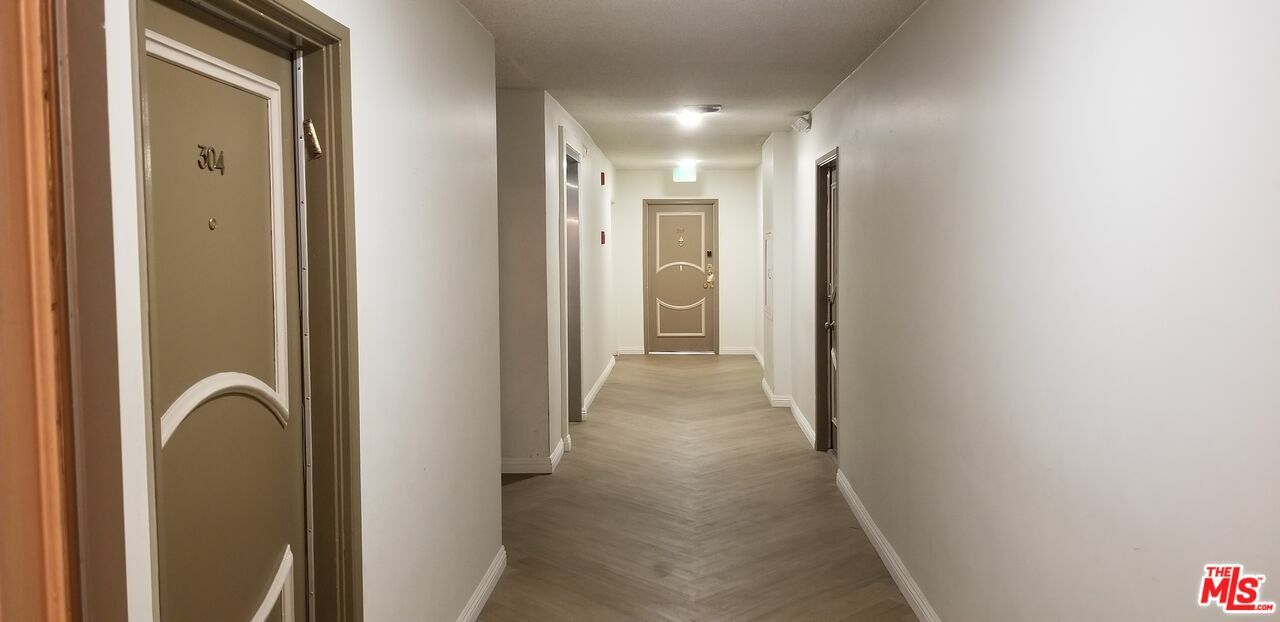 Property Photo:  358  S Gramercy Pl 303  CA 90020 