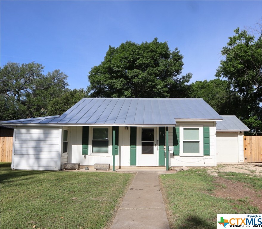 Property Photo: 212 Romberg Street TX 78155