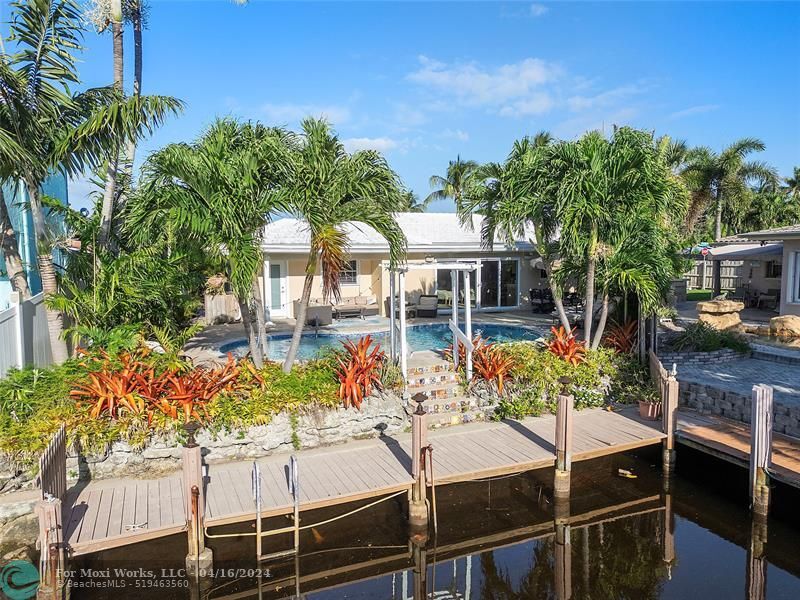 Property Photo: 514 SE 12th Ave FL 33441
