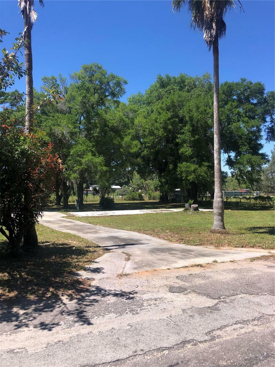 Property Photo:  16760 SE 251st Ter  FL 32784 