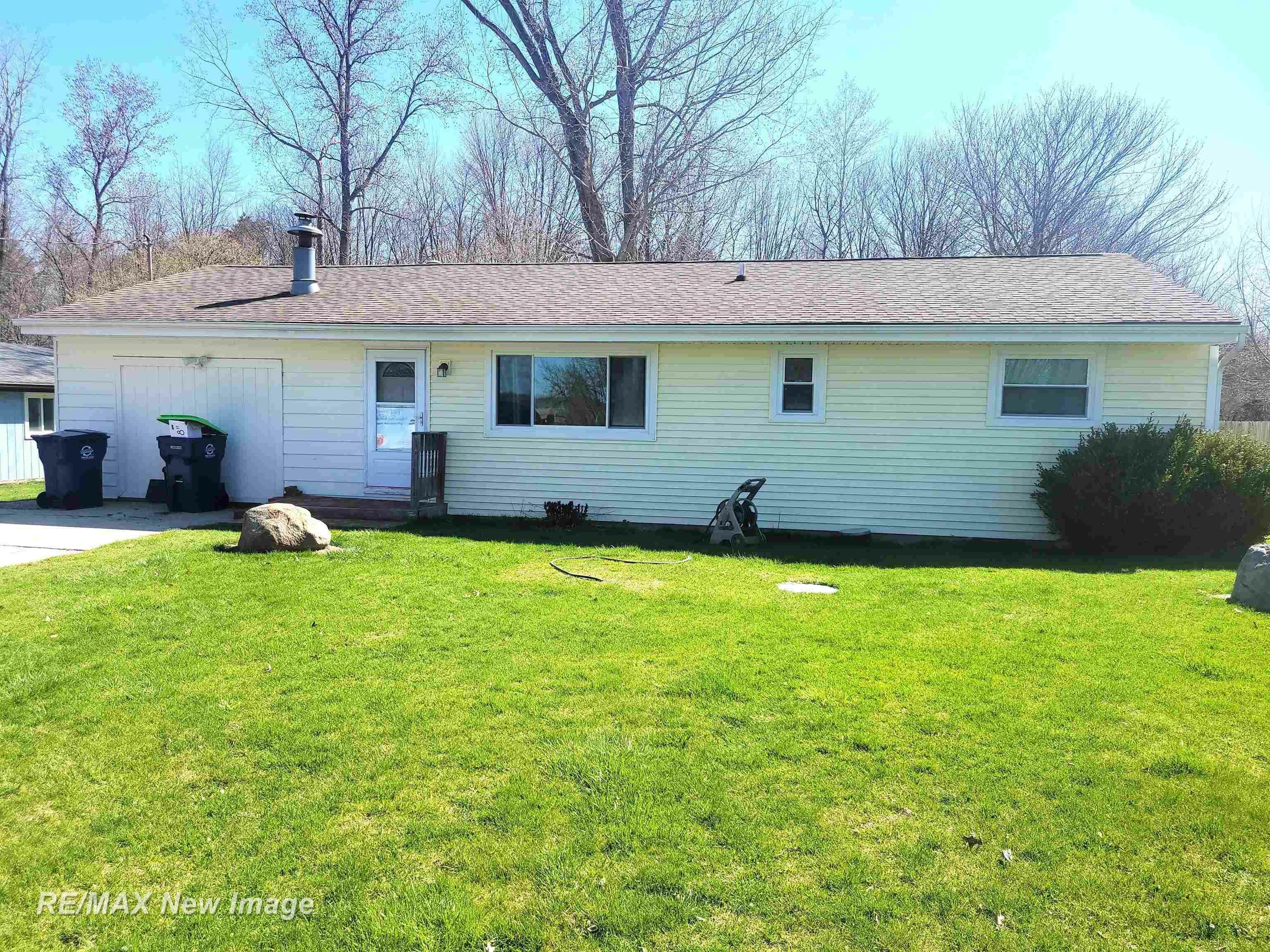 Property Photo:  164 N Thomas  MI 48609 