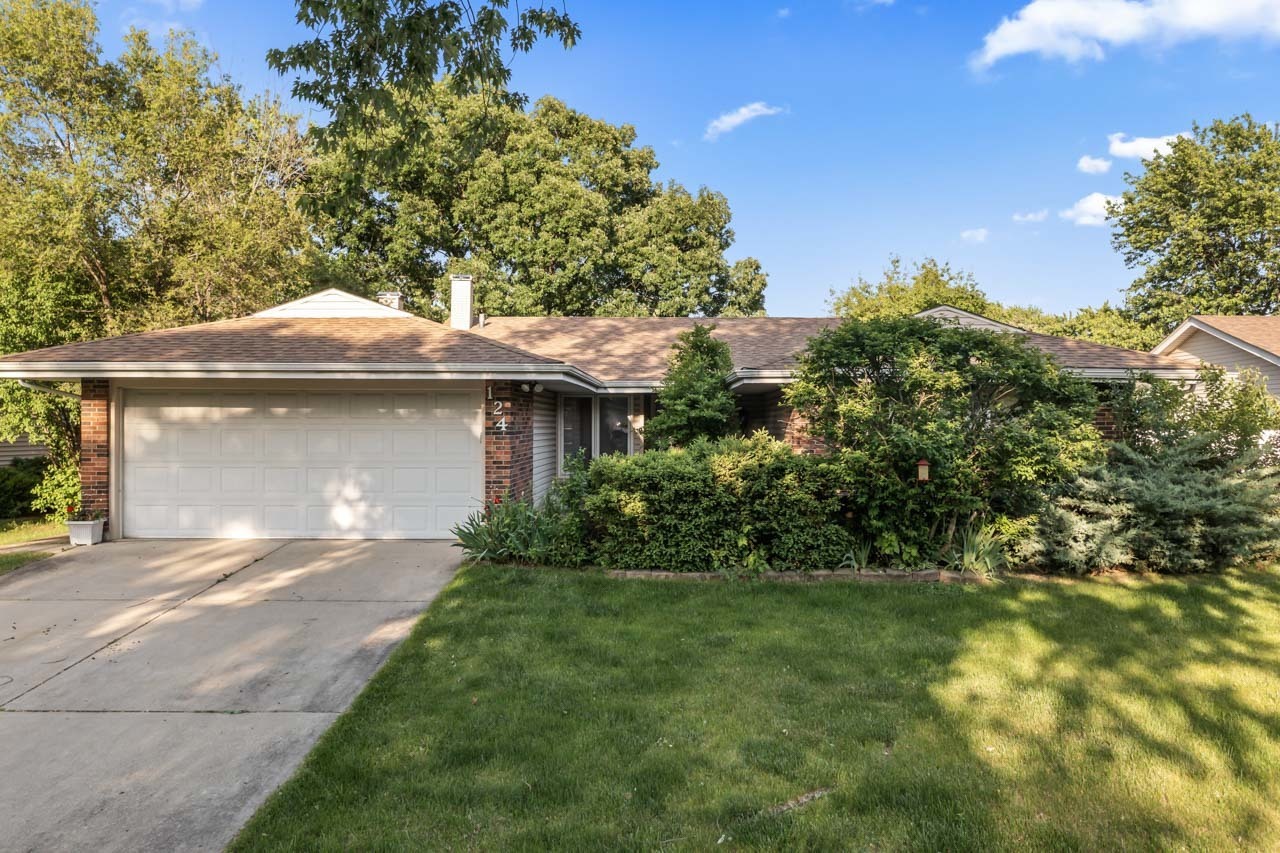 Property Photo: 124 Richmond Drive IL 60440