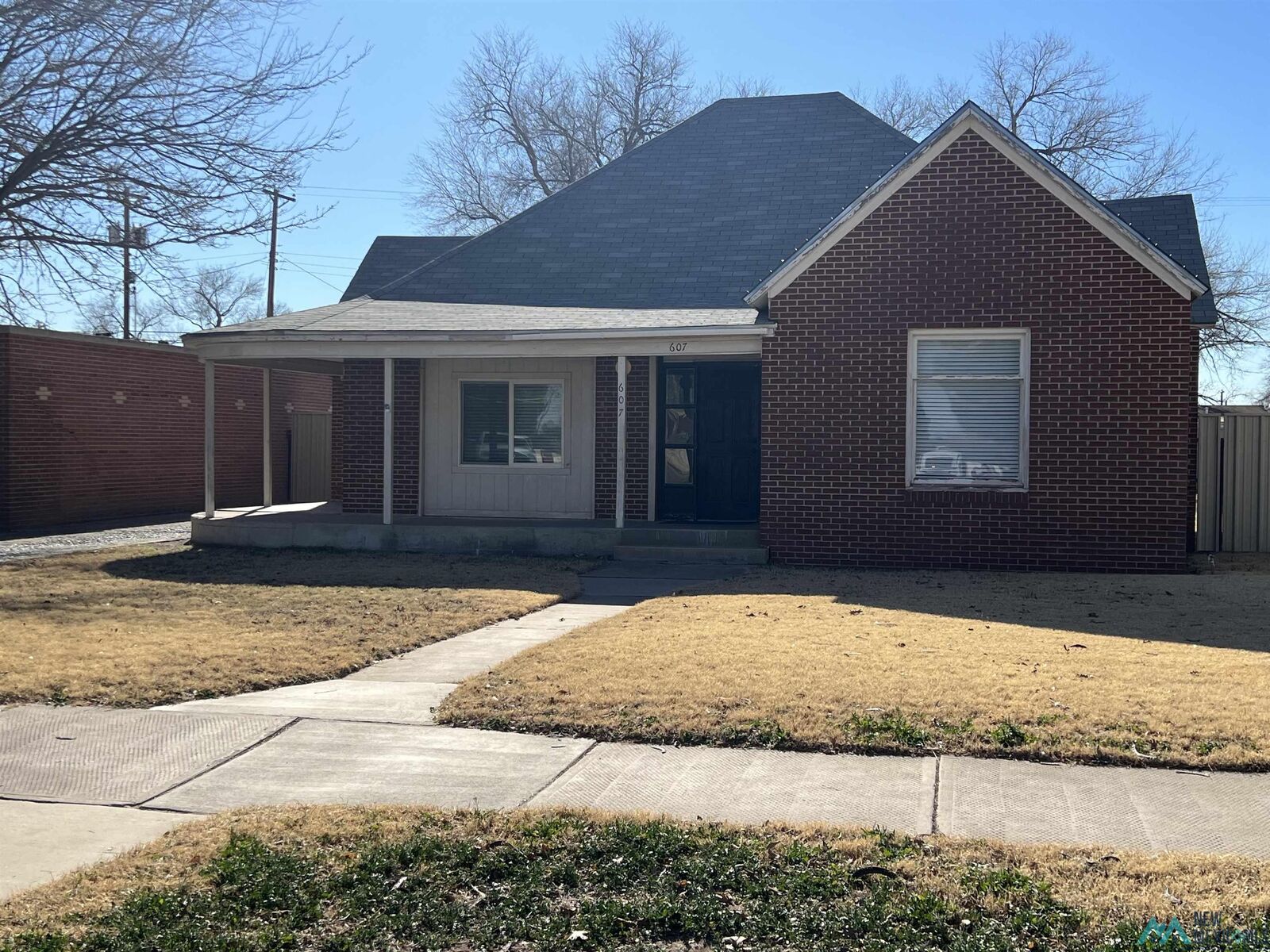 Property Photo: 607 W Grand Ave Avenue NM 88210