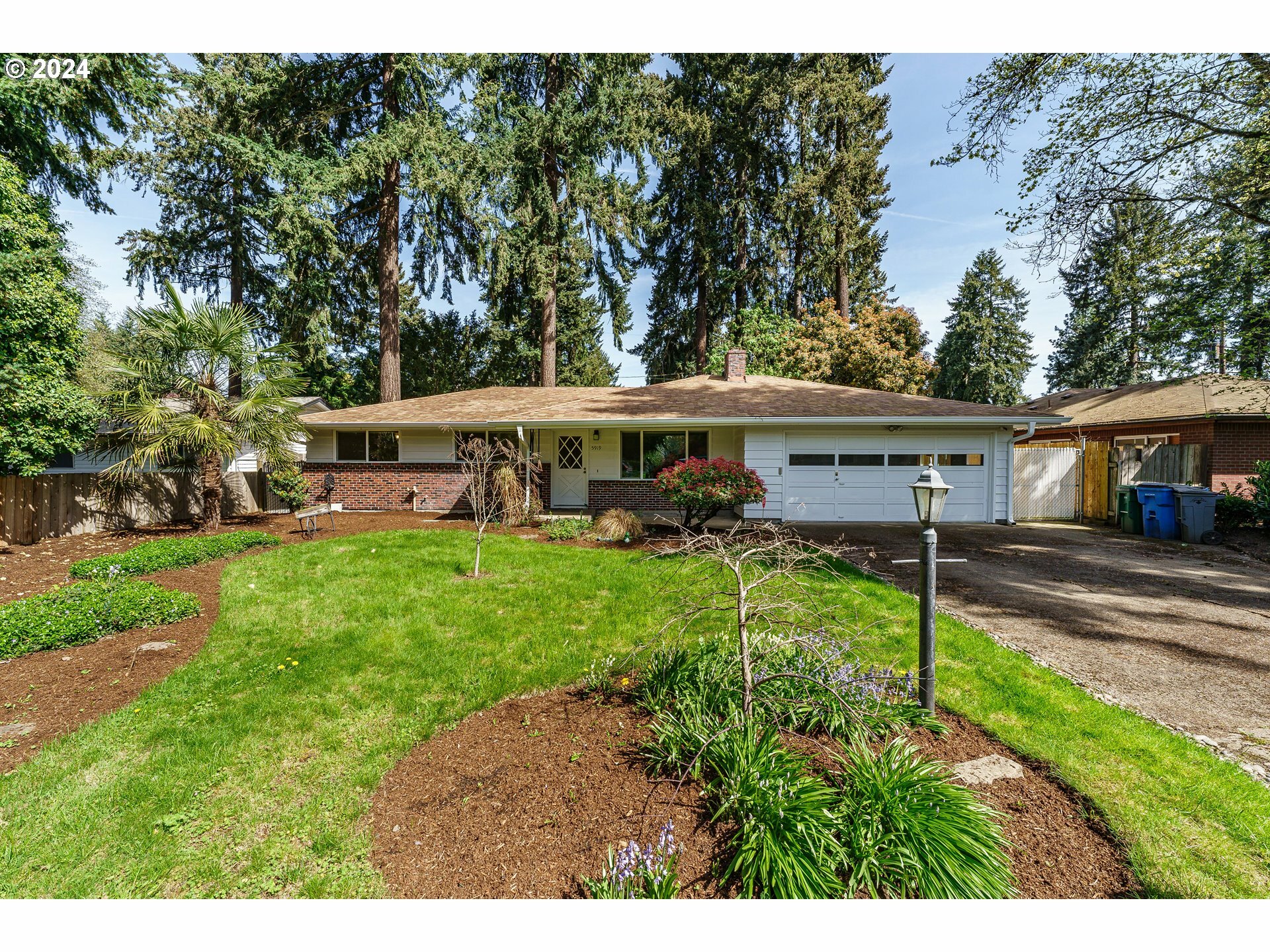 Property Photo:  5919 NW Lincoln Ave  WA 98663 
