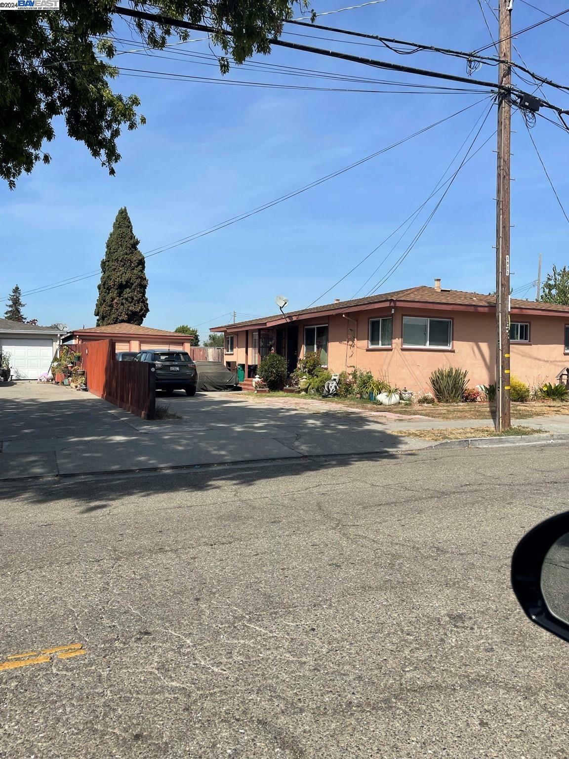 Property Photo:  839 Longwood Ave  CA 94541 