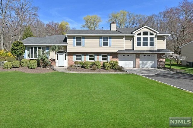 Property Photo:  14 Kent Road  NJ 07642 