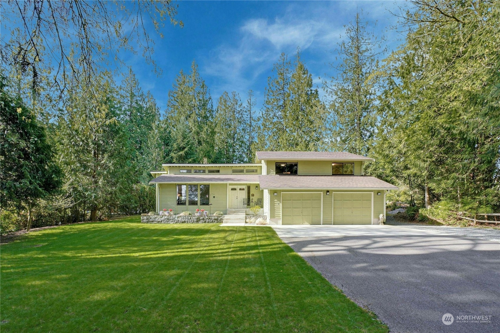 Property Photo:  18131 W Lake Desire Drive SE  WA 98058 