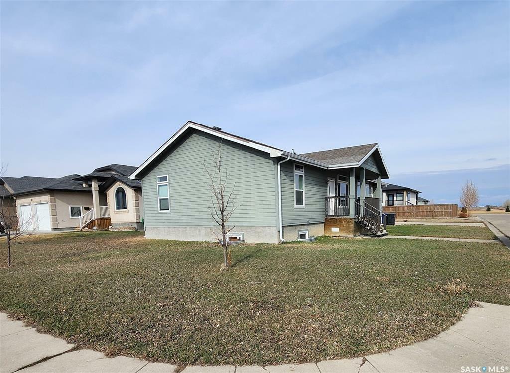 Property Photo:  770 Johnston Drive NE  SK S4H 3M6 