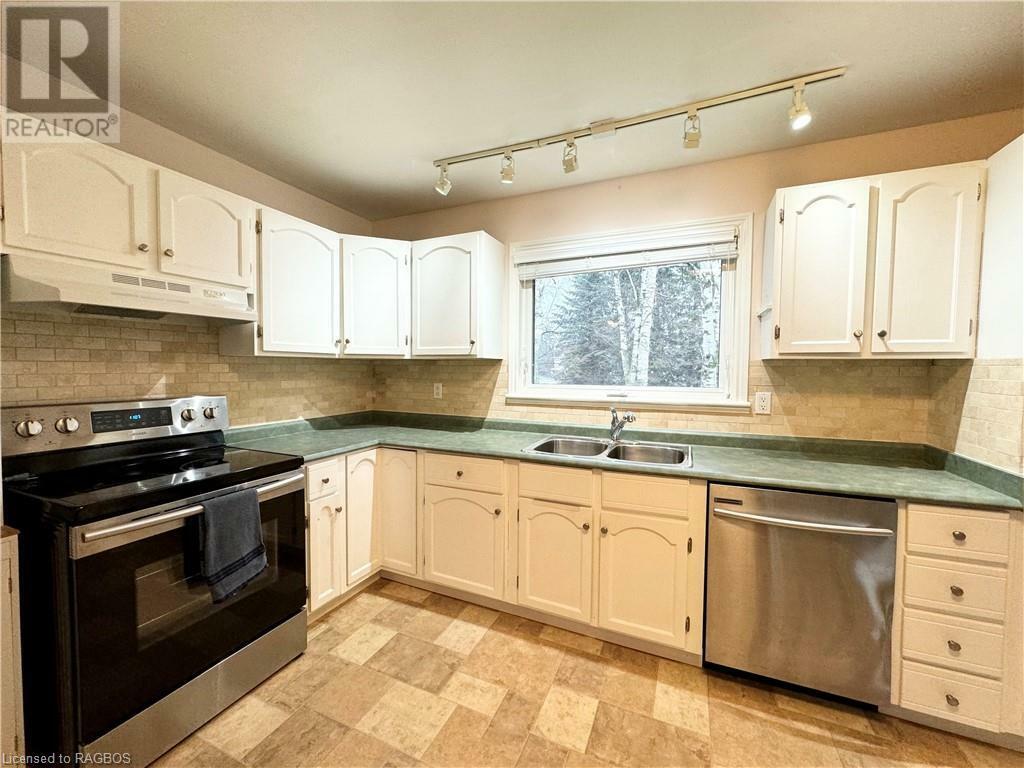 Property Photo:  455 Waterloo Street  ON N0H 2C1 