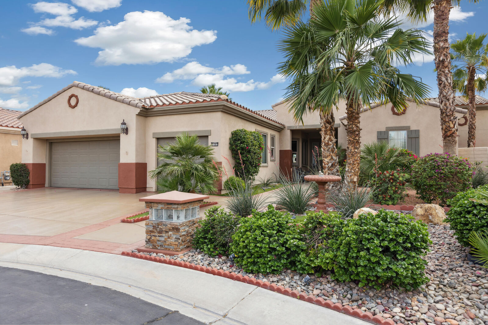 Property Photo:  81083 Avenida Los Circos  CA 92203 