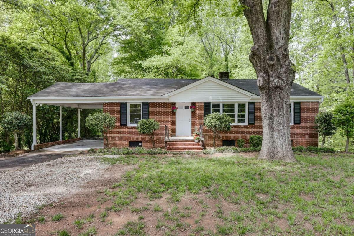 Property Photo:  204 Springtree Road  GA 30605 