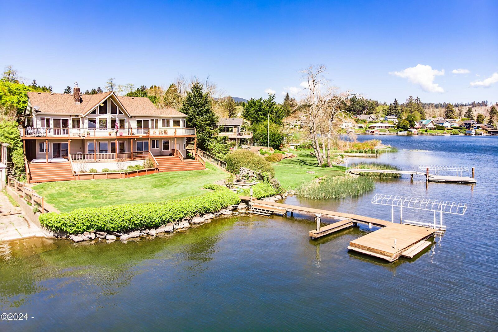 Property Photo: 4444 NE 42nd Street OR 97364