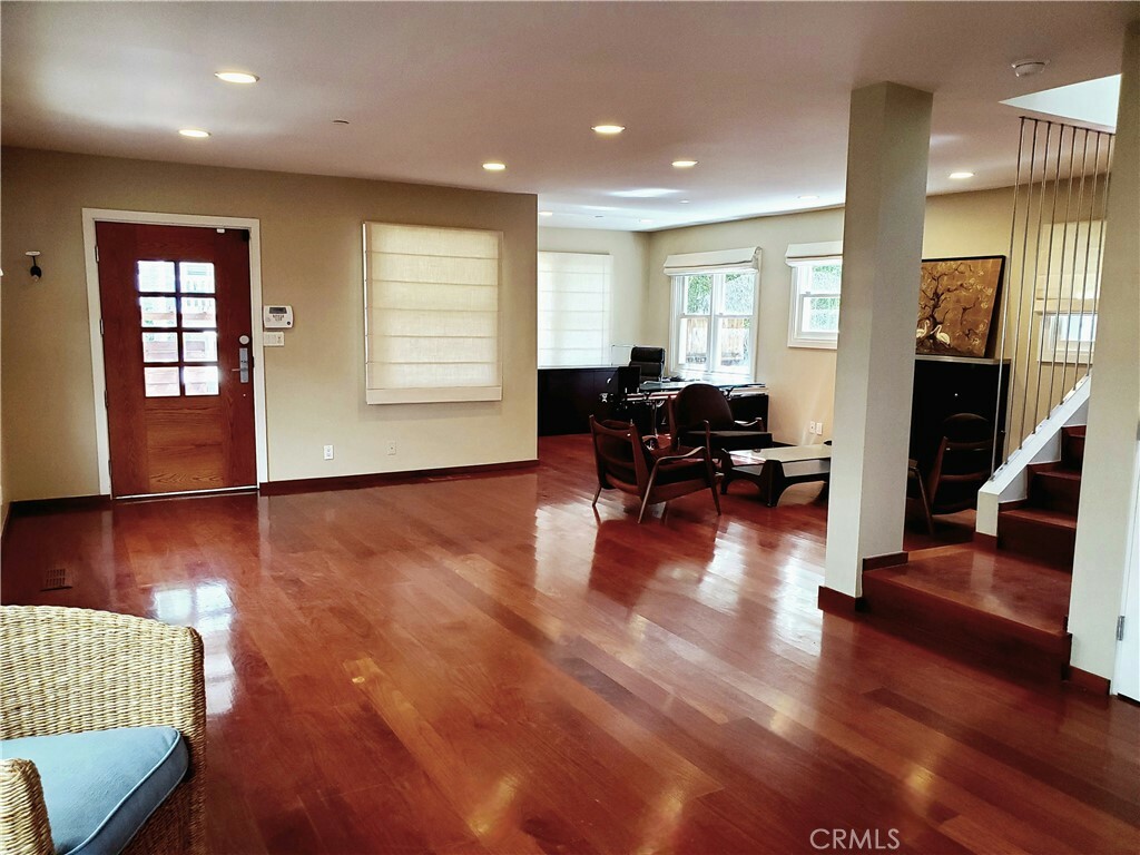 Property Photo:  9 Vicente Terrace  CA 90401 