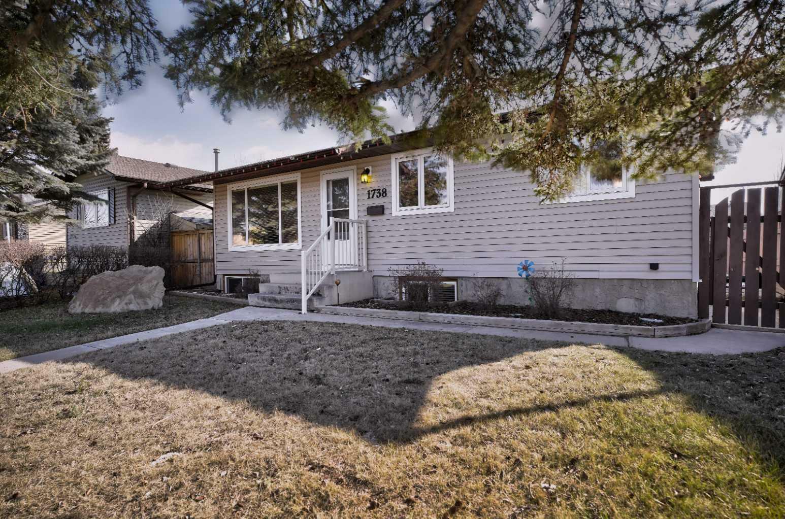 Property Photo: 1738 Summerfield Boulevard SE AB T4B 1T3
