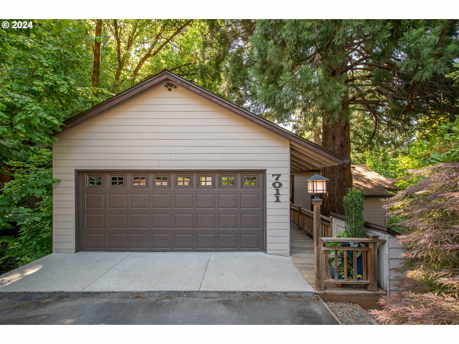 Property Photo:  7011 SW 34th Ave  OR 97219 