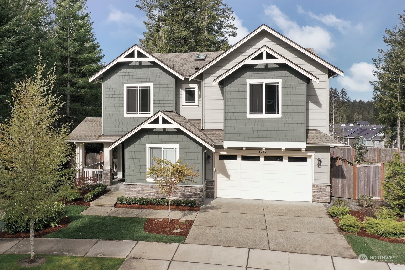 Property Photo:  1595 Elk Run Place SE  WA 98045 