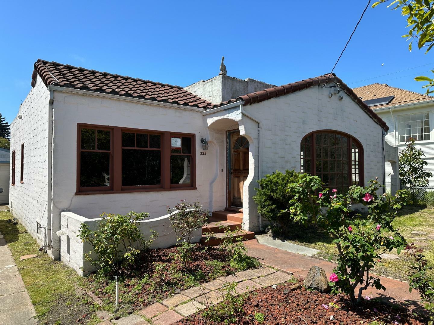 Property Photo:  325 Van Ness Avenue  CA 95060 