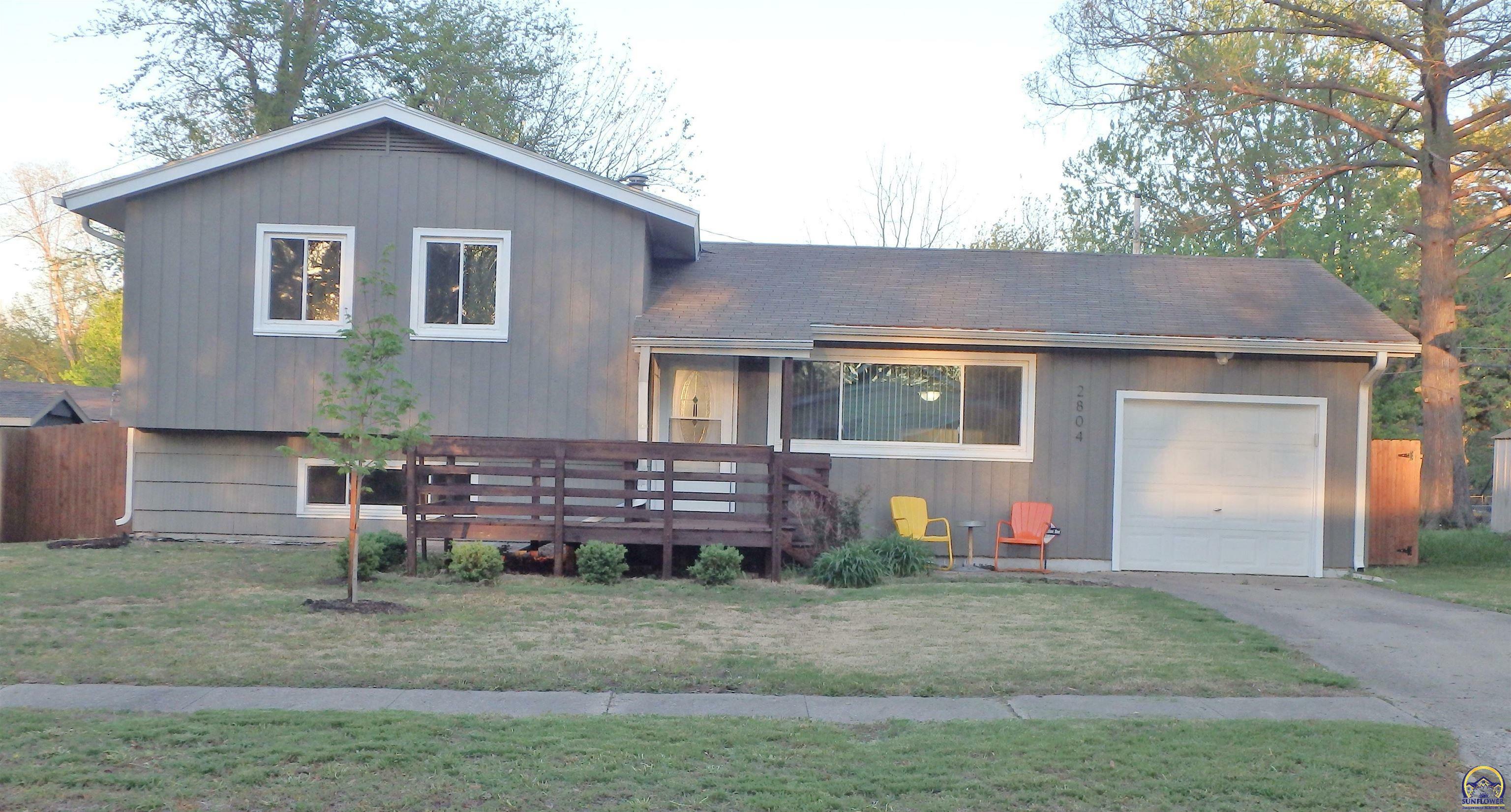 Property Photo:  2804 SW Sunset Rd  KS 66614 