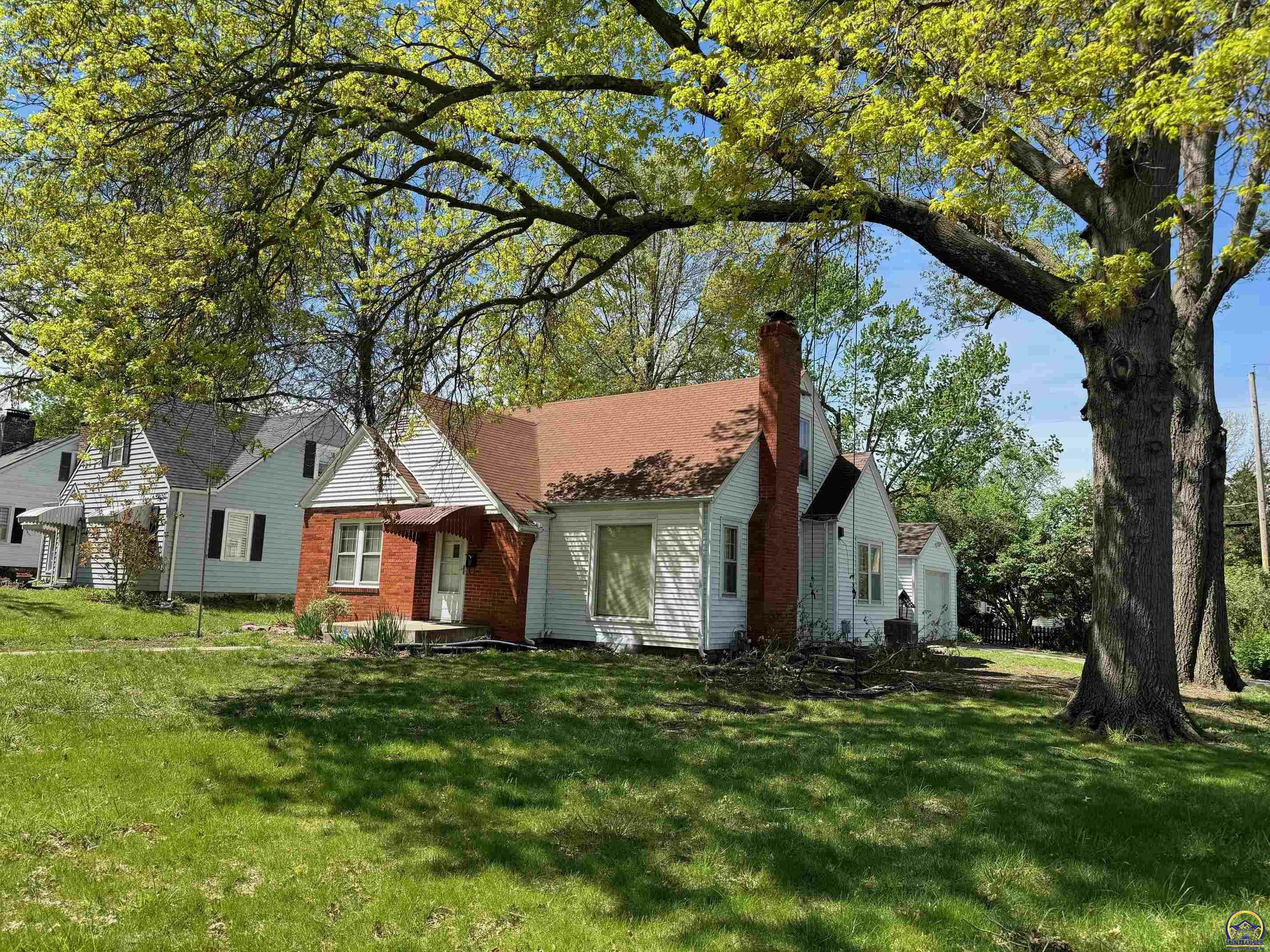 Property Photo:  901 SW Wayne Ave  KS 66606 