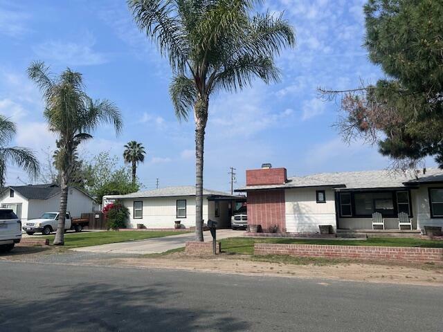 Property Photo:  255 N Lotas Street  CA 93257 