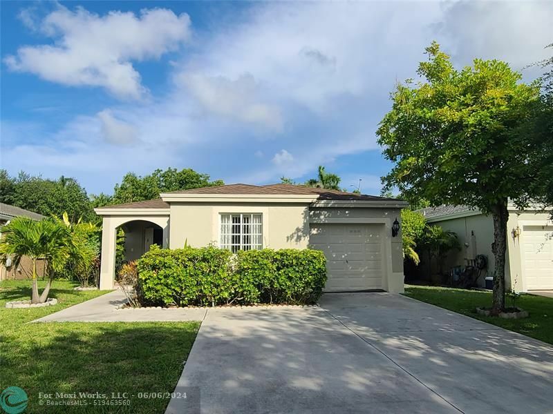 Property Photo:  1218 SW 46th Ave  FL 33442 