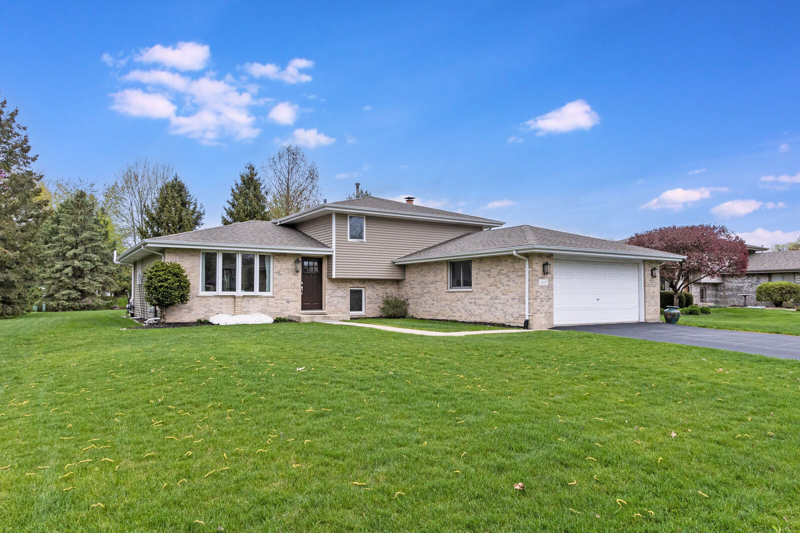 Property Photo: 3307 Edgecreek Drive IL 60451