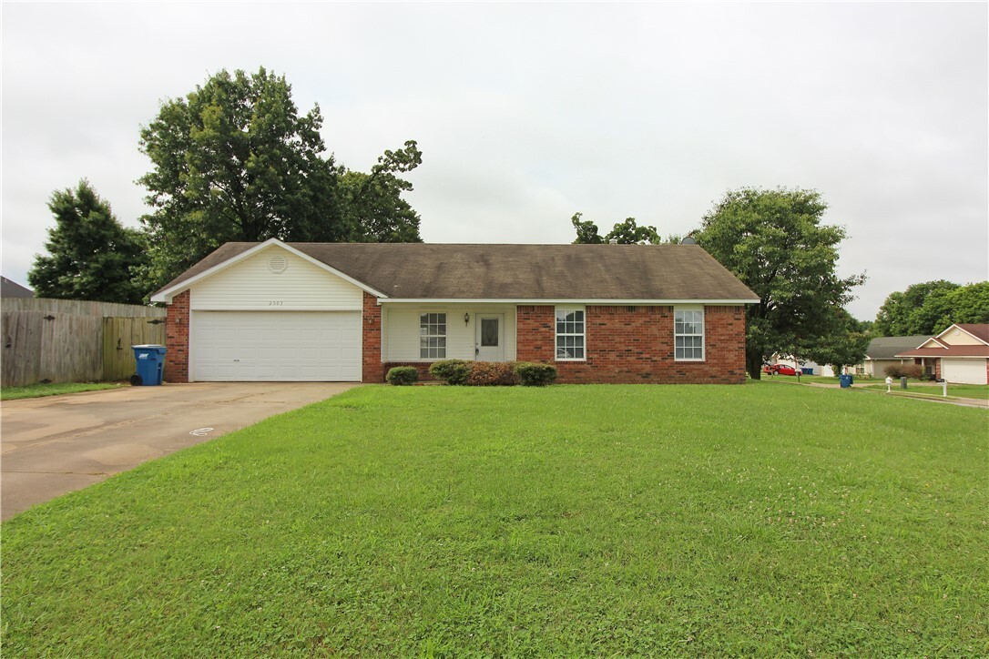 Property Photo:  2503 Morris Street  AR 72712 