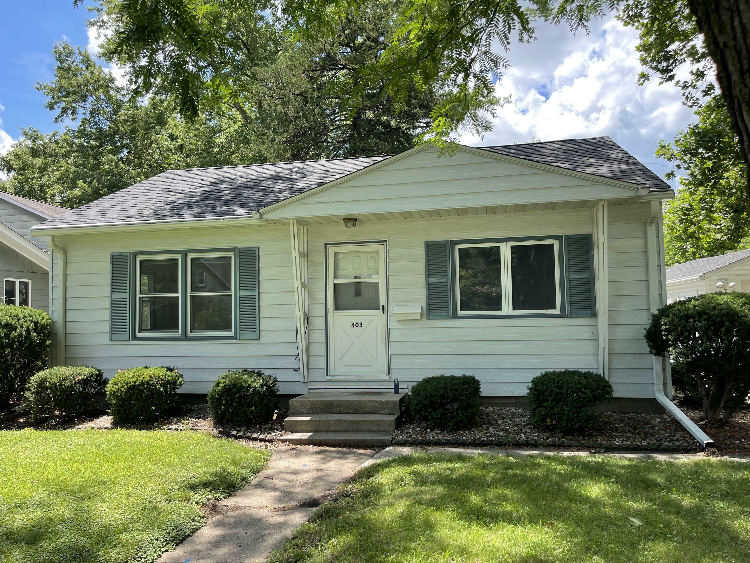 Property Photo:  403 Hilltop Road  IA 50014 