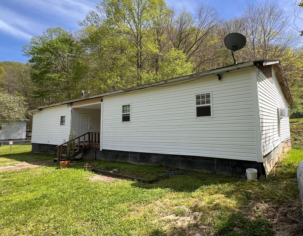 Property Photo:  6613 Ky Rt 404  KY 41616 