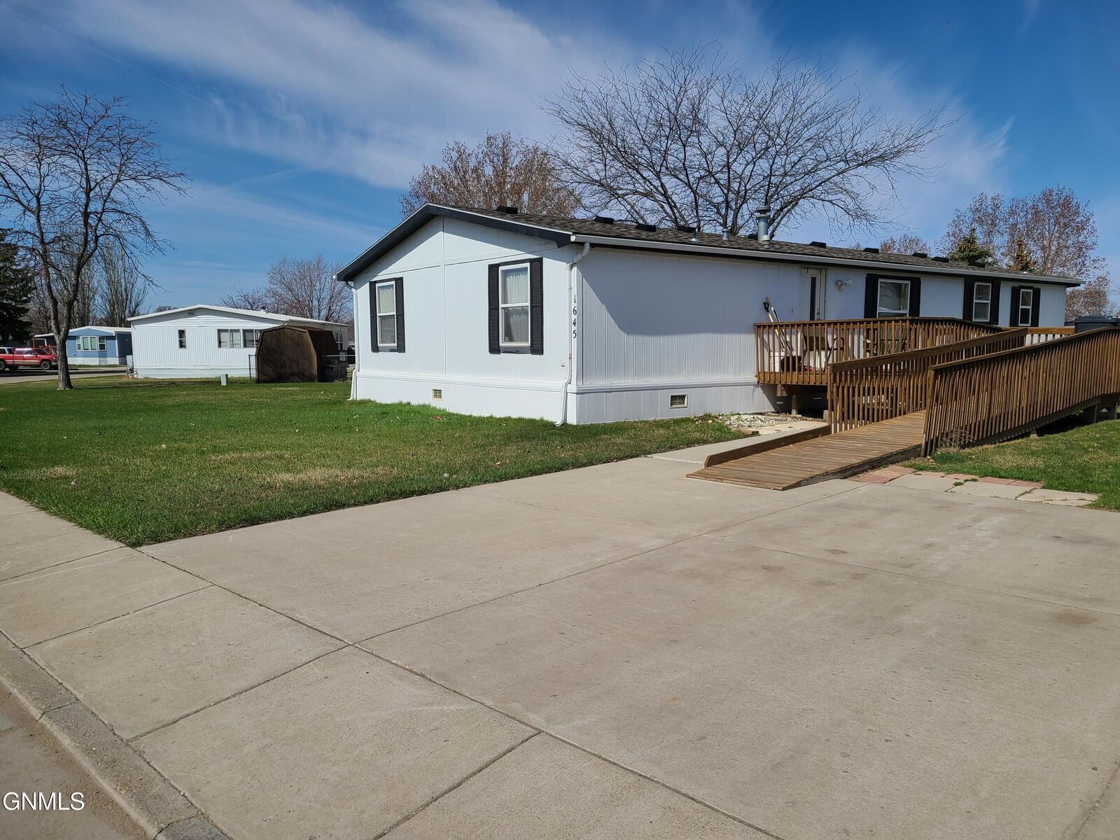 Property Photo: 1645 Pennsylvania Avenue ND 58504
