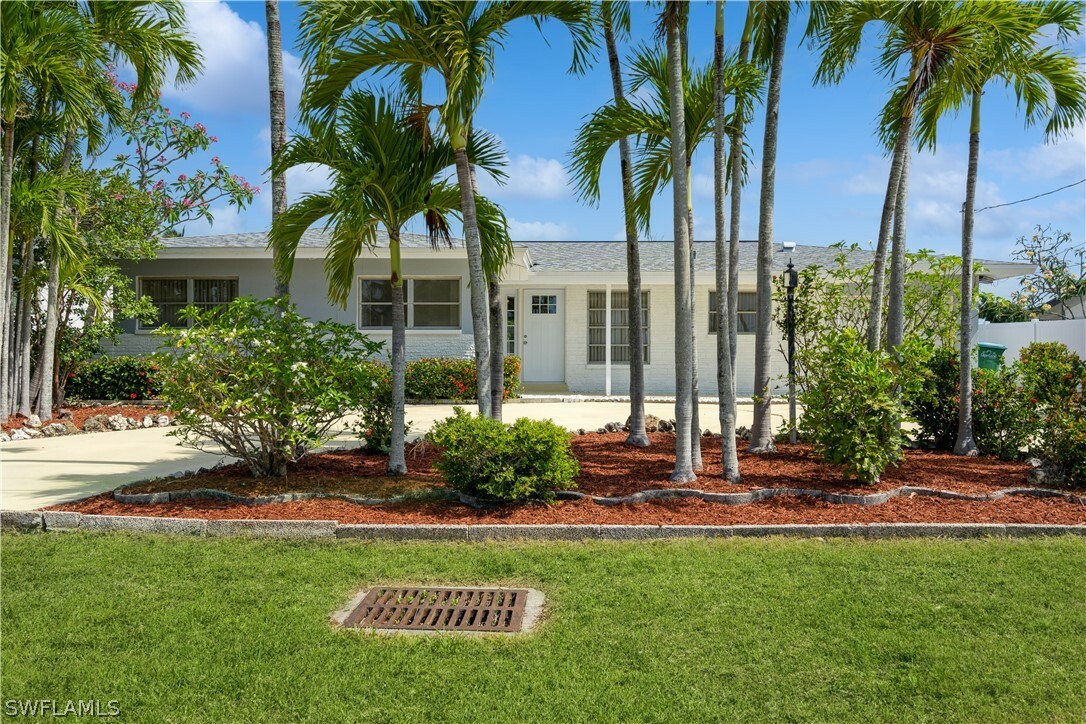 Property Photo:  1453 Venetian Court  FL 33904 