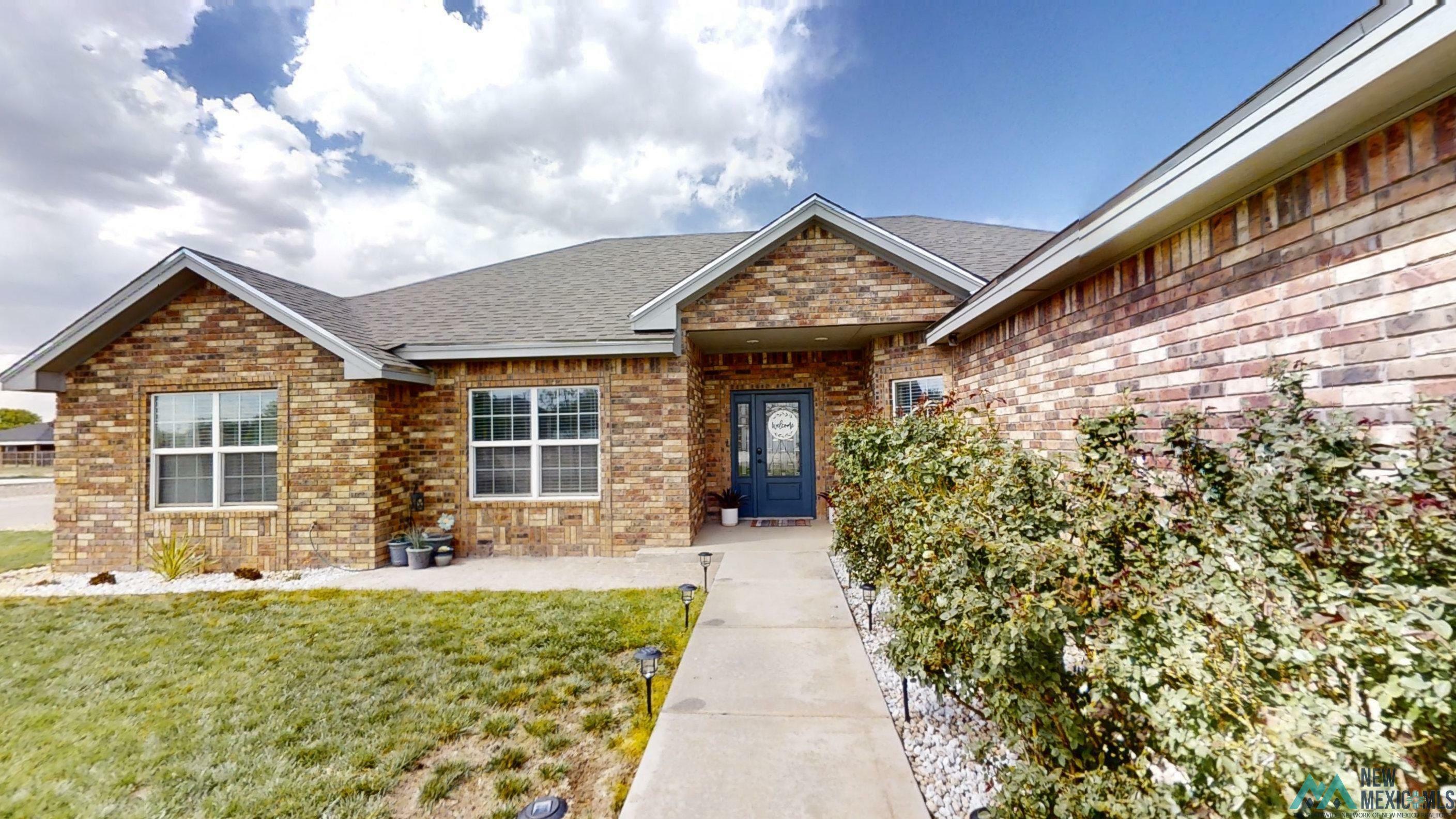Property Photo: 1229 Oakwood Circle NM 88130