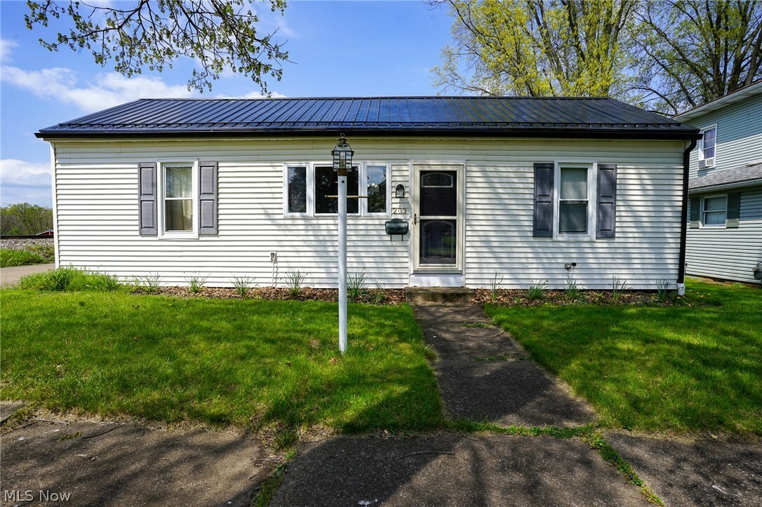 Property Photo:  203 High Street NW  OH 44662 